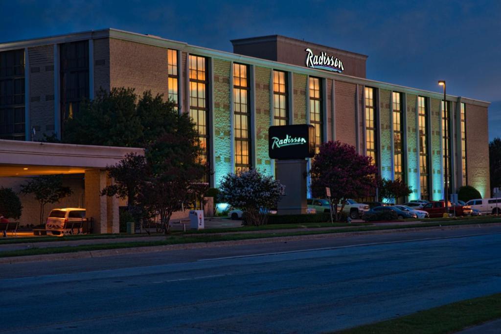 Radisson Hotel Louisville North Jeffersonville Exterior photo