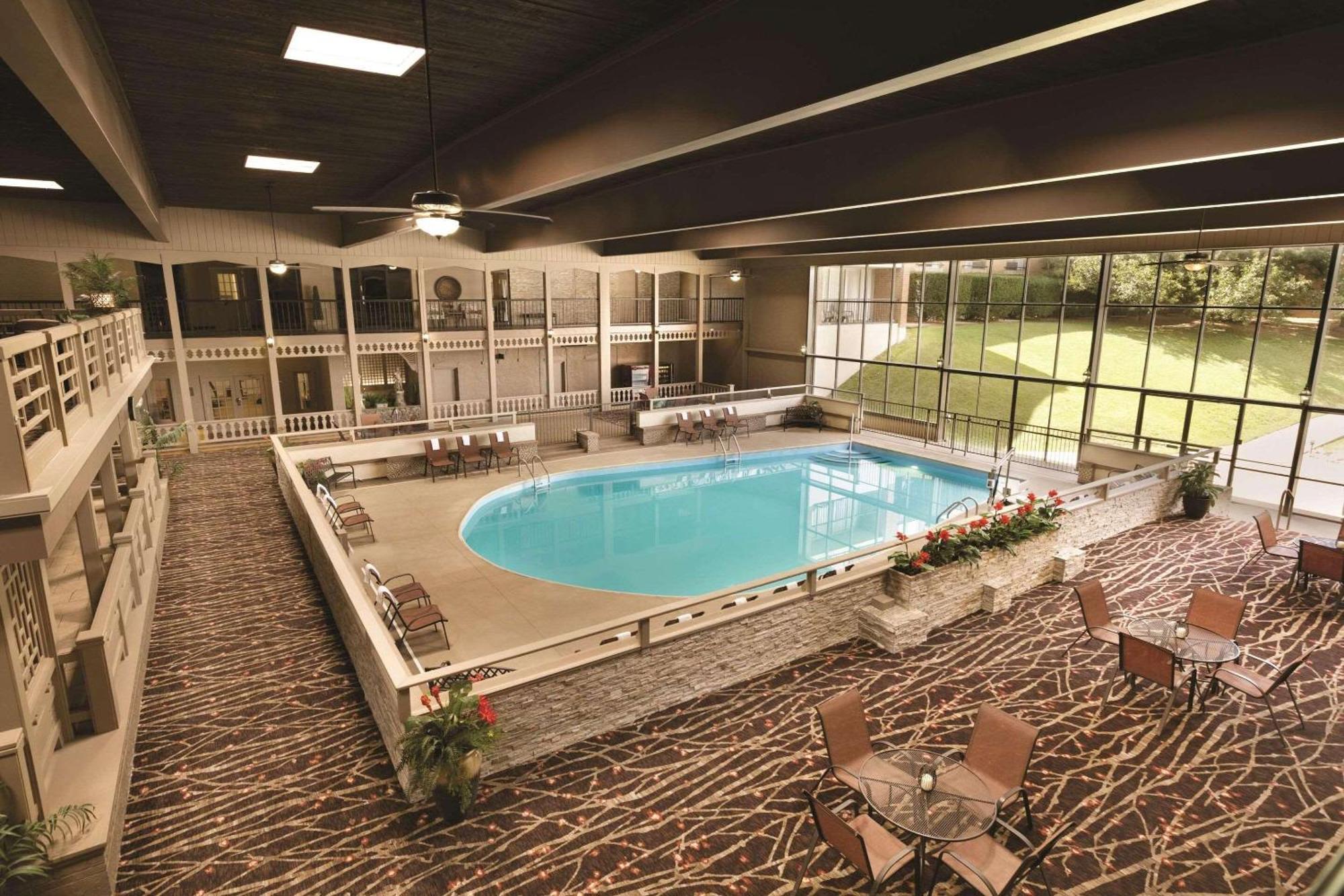 Radisson Hotel Louisville North Jeffersonville Exterior photo